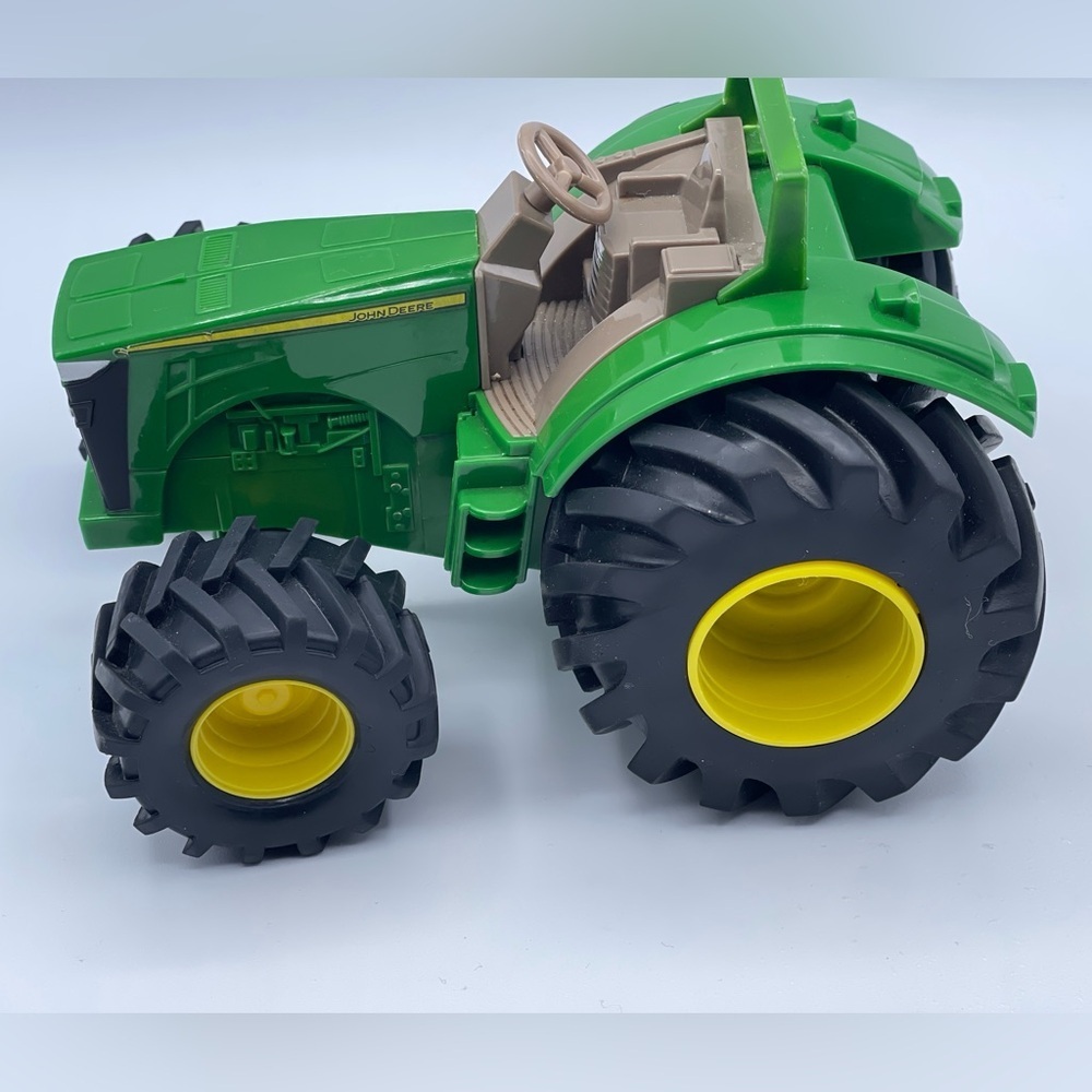 JOHN DEERE ERTL FARM TOY TRACTOR